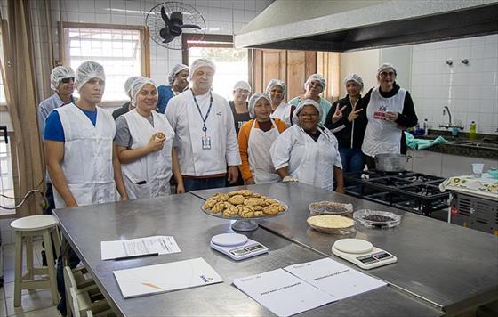 Brasileiros e venezuelanos concluem cursos de gastronomia do Liceu