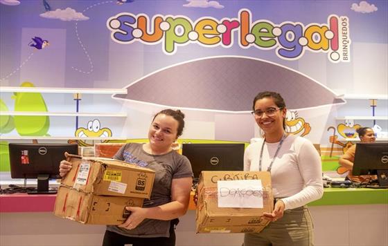 FAS recebe brinquedos da Superlegal para a Campanha Natal Solidrio