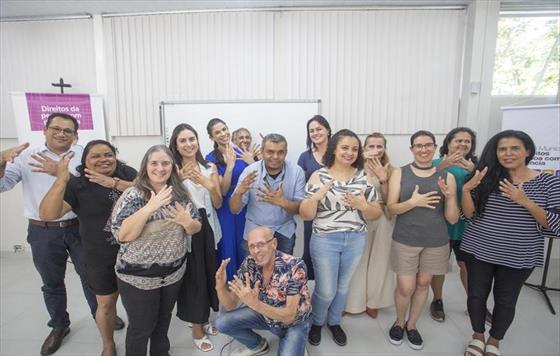 Servidores da Prefeitura de Curitiba concluem curso presencial de Libras