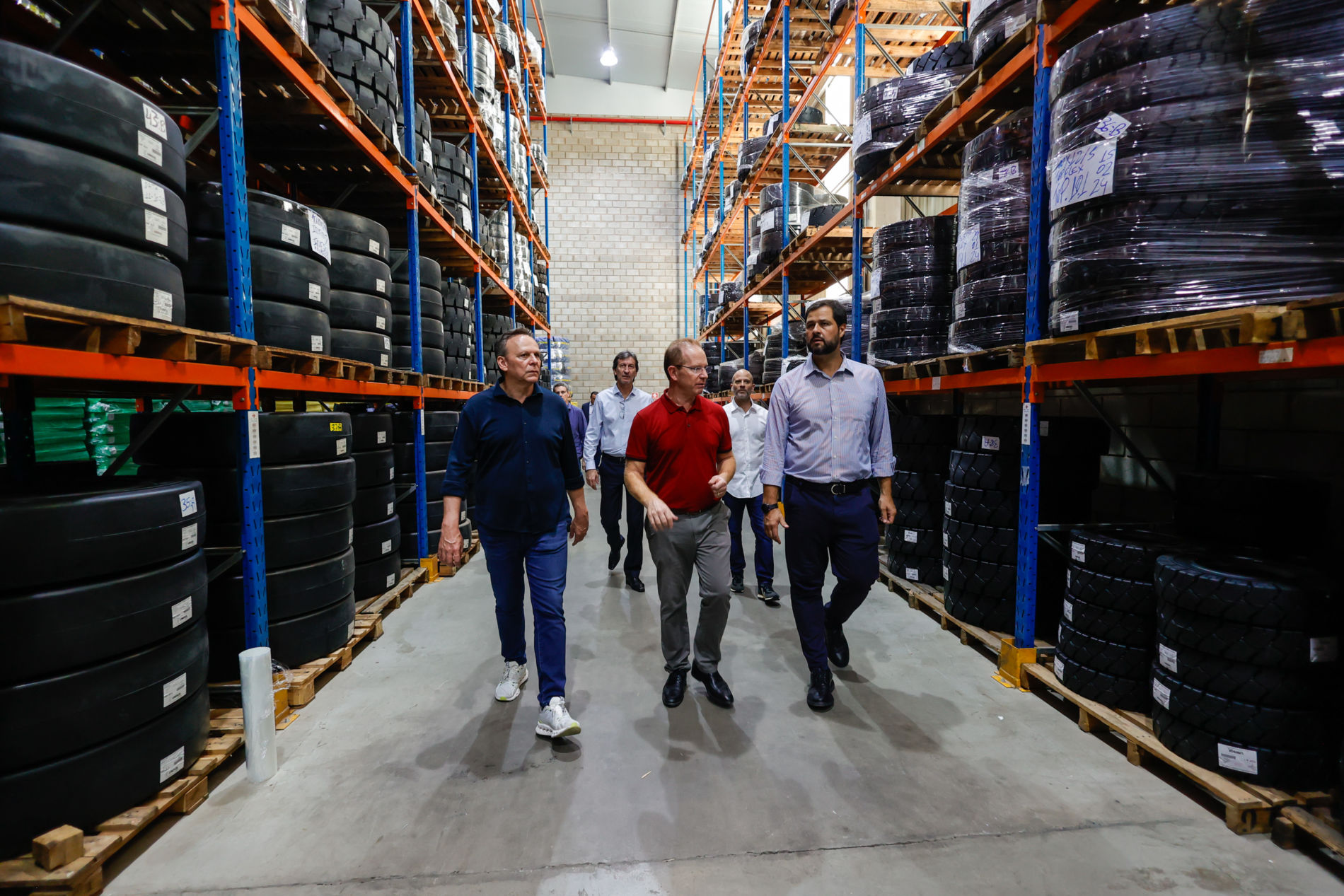 Prefeito visita indústria de borracha e EVA fortalecendo parcerias locais